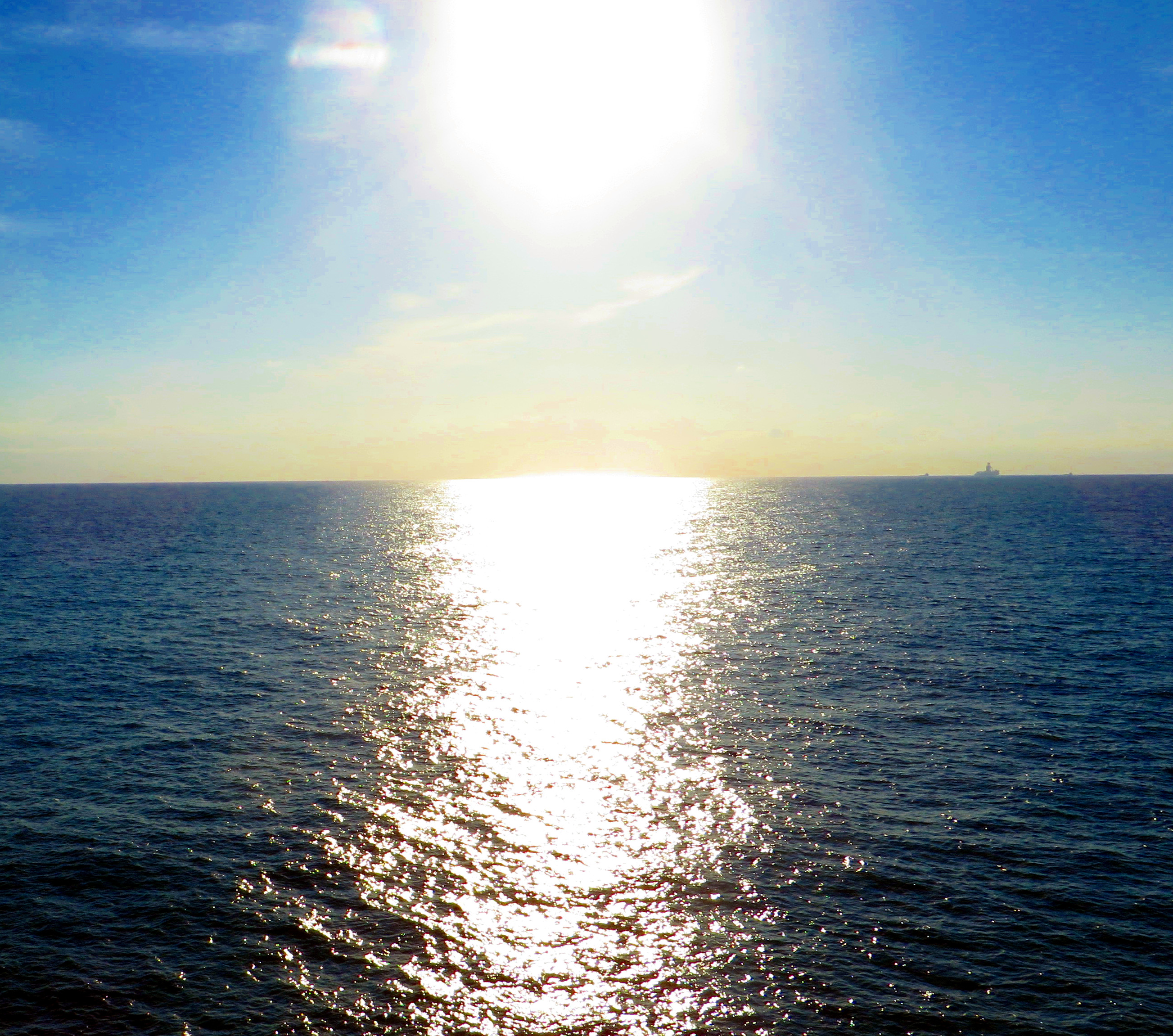 What are somatic practices? They are ways of reconnecting with your body through awareness and presence, much like pausing to notice sunlight, water, and breath in the moment. What are somatic practices shown through a bright sun over the ocean, symbolizing calm, presence, and awareness of body and environment in everyday healing.